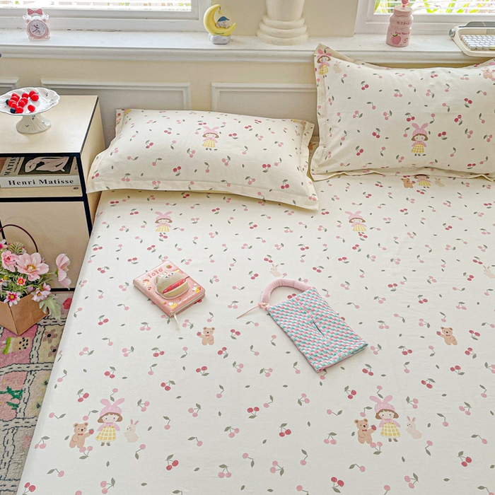 91家纺网 家纺一手货源 找家纺 卡普家居 2025新款全棉印花A版床单 花季少女