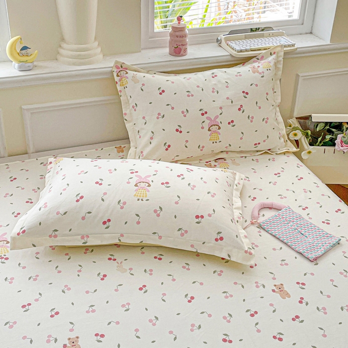 91家纺网 家纺一手货源 找家纺 卡普家居 2025新款全棉印花A版床单 花季少女