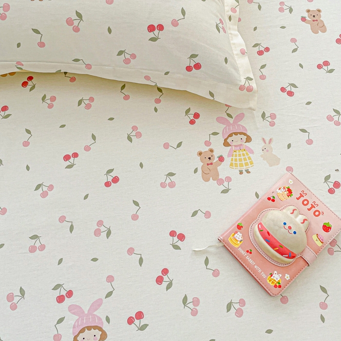 91家纺网 家纺一手货源 找家纺 卡普家居 2025新款全棉印花A版床单 花季少女