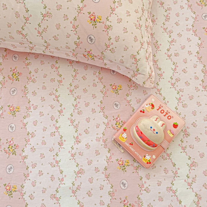 91家纺网 家纺一手货源 找家纺 卡普家居 2025新款全棉印花A版床单 花间赋