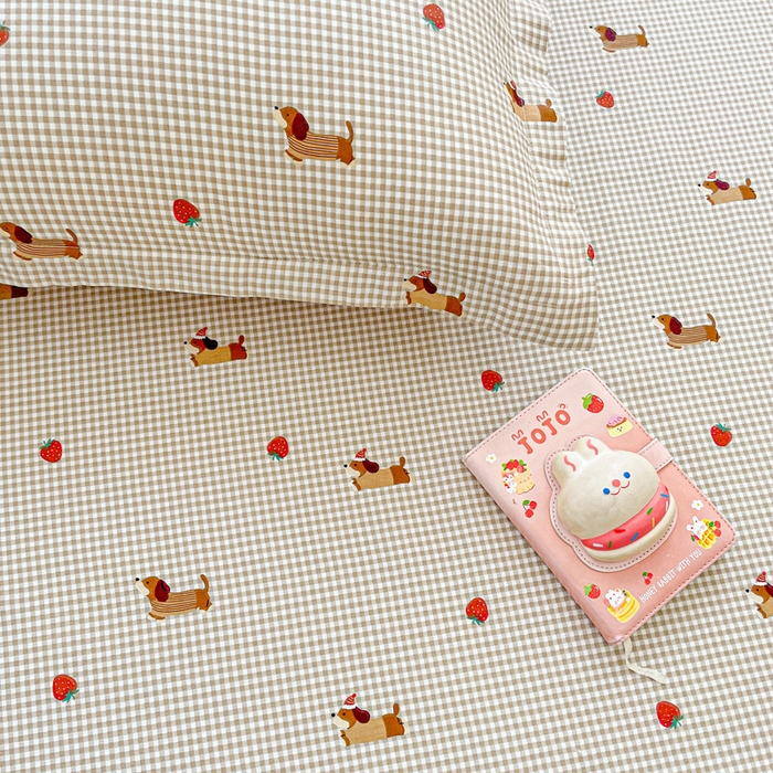 91家纺网 家纺一手货源 找家纺 卡普家居 2025新款全棉印花A版床单 快乐追梦