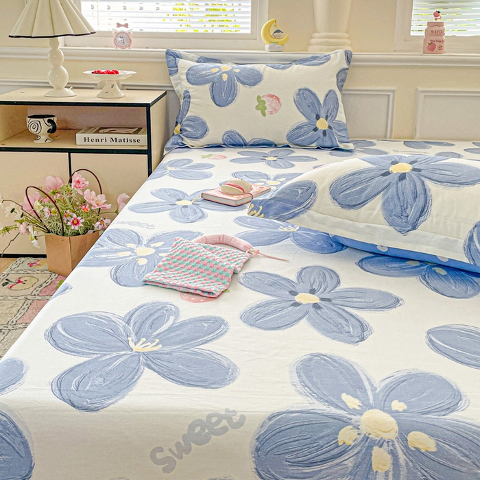 91家纺网 家纺一手货源 找家纺 卡普家居 2025新款全棉印花A版床单 蓝色甜心