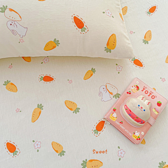 91家纺网 家纺一手货源 找家纺 卡普家居 2025新款全棉印花A版床单 萝卜蹲