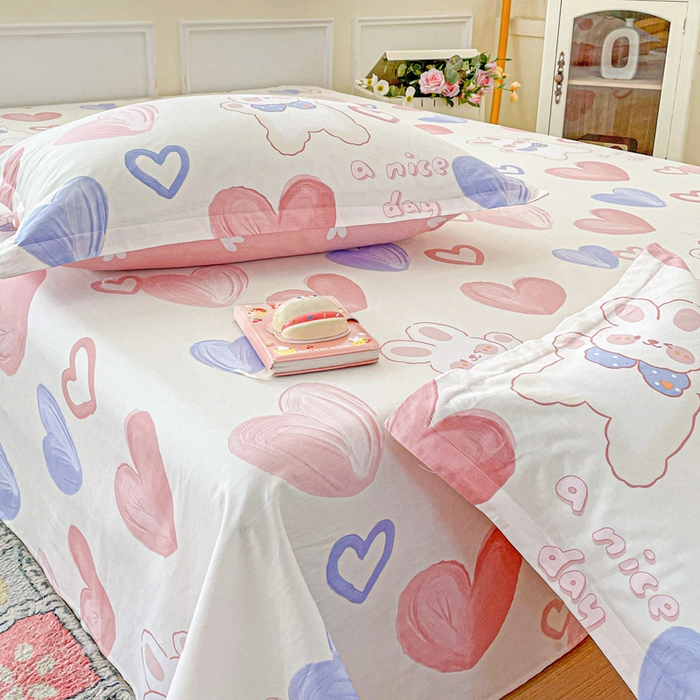 91家纺网 家纺一手货源 找家纺 卡普家居 2025新款全棉印花A版床单 小兔可可