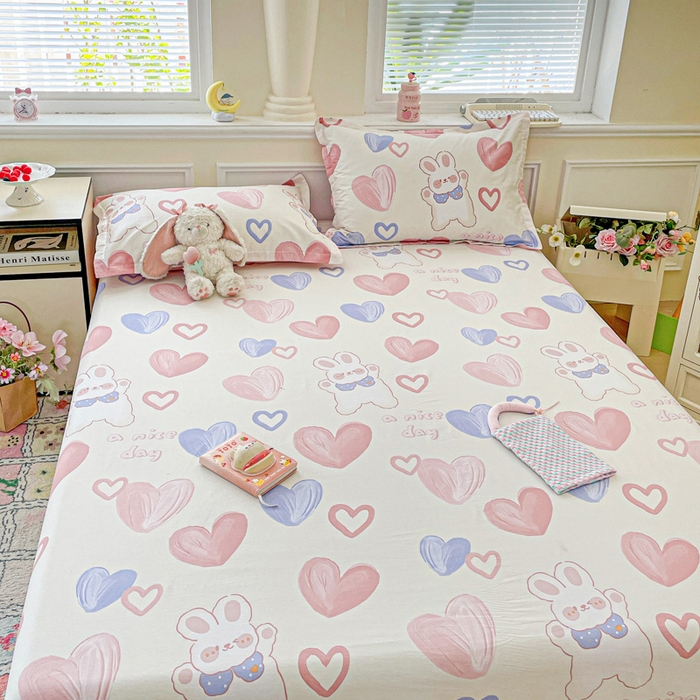 91家纺网 家纺一手货源 找家纺 卡普家居 2025新款全棉印花A版床单 小兔可可