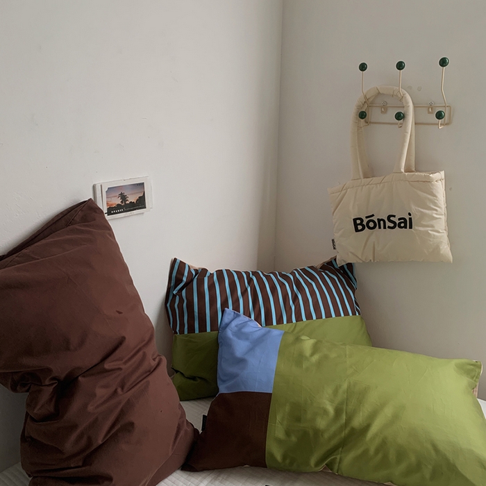 91家纺网 家纺一手货源 找家纺 柚可家居 2025新款40支13372多彩单枕套-枕套二 咖色