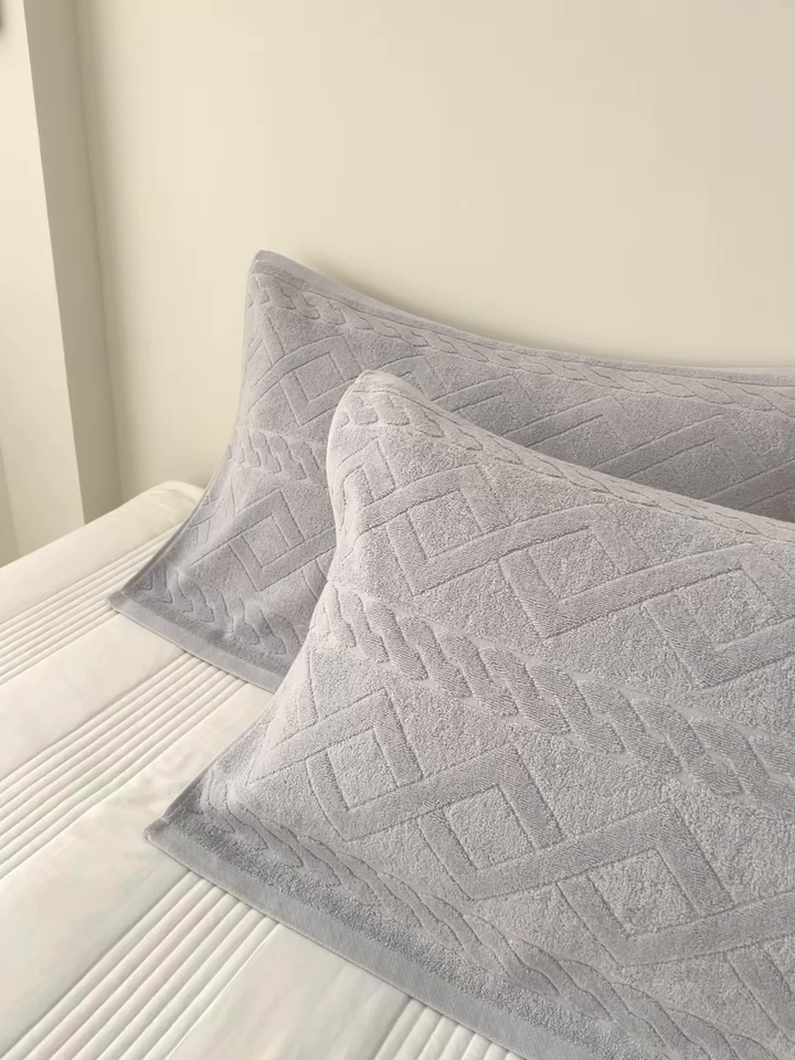 91家纺网 家纺一手货源 找家纺 悦然毛巾被 2025新款全棉纯棉老式枕巾毛圈款 旧时光浅灰