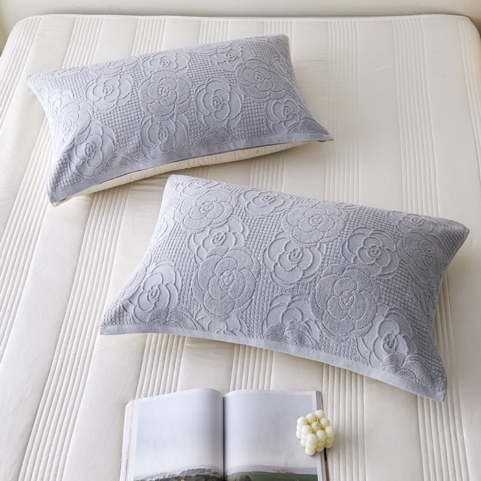 91家纺网 家纺一手货源 找家纺 悦然毛巾被 2025新款全棉纯棉老式枕巾毛圈款 玫瑰物语浅灰