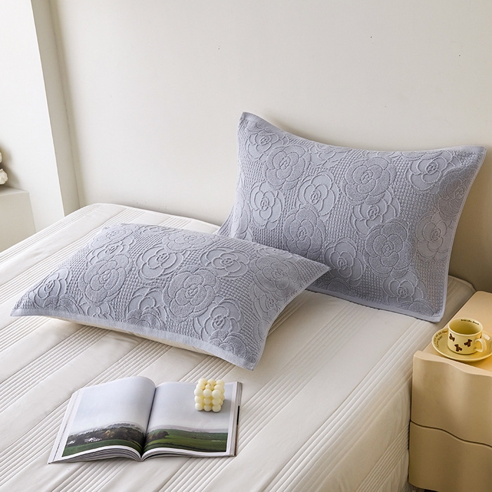 91家纺网 家纺一手货源 找家纺 悦然毛巾被 2025新款全棉纯棉老式枕巾毛圈款 玫瑰物语浅灰