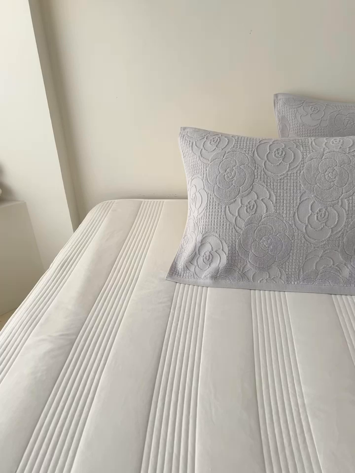 91家纺网 家纺一手货源 找家纺 悦然毛巾被 2025新款全棉纯棉老式枕巾毛圈款 玫瑰物语浅灰