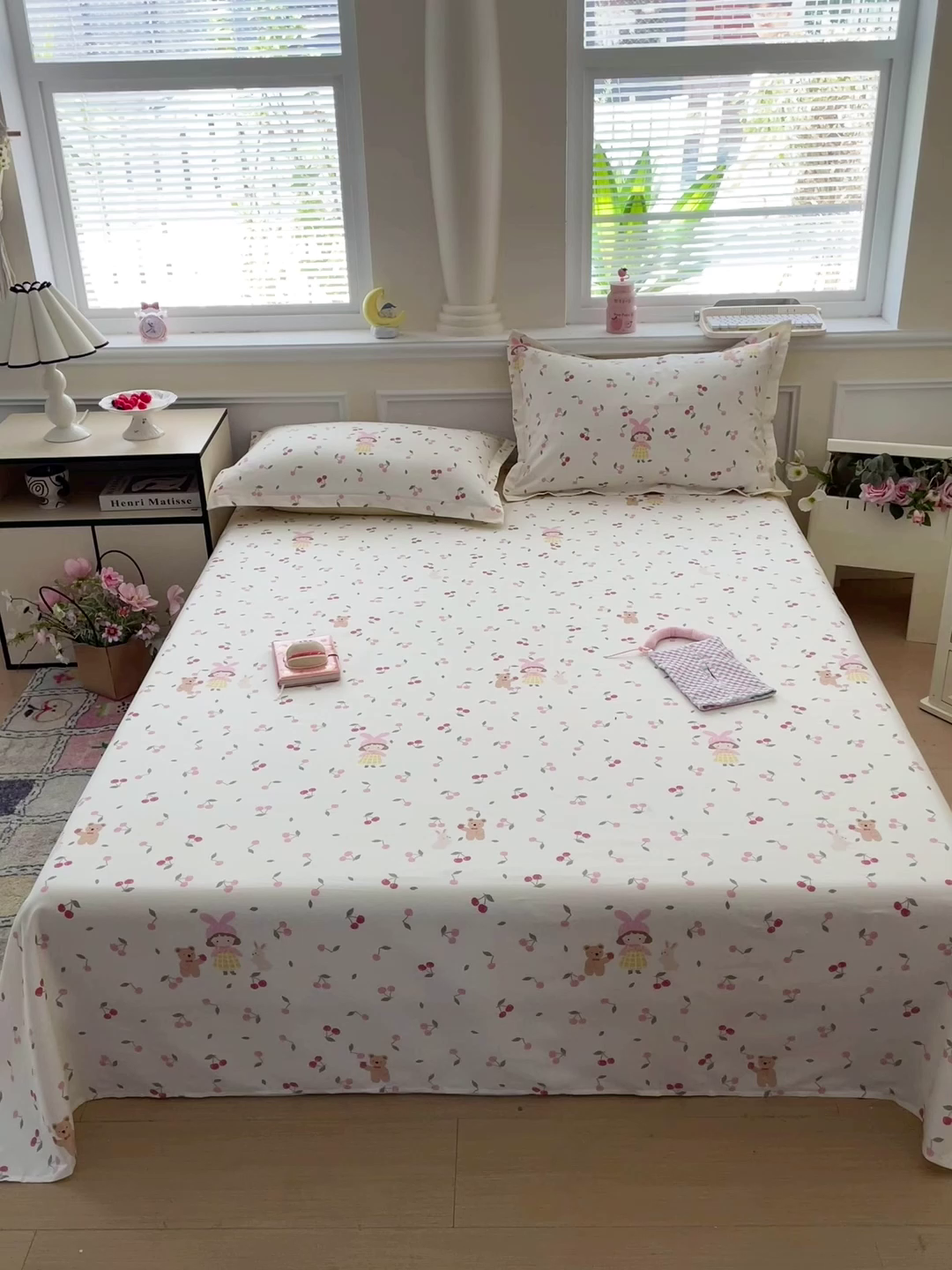 91家纺网 家纺一手货源 找家纺 卡普家居 2025新款全棉印花A版床单 花季少女