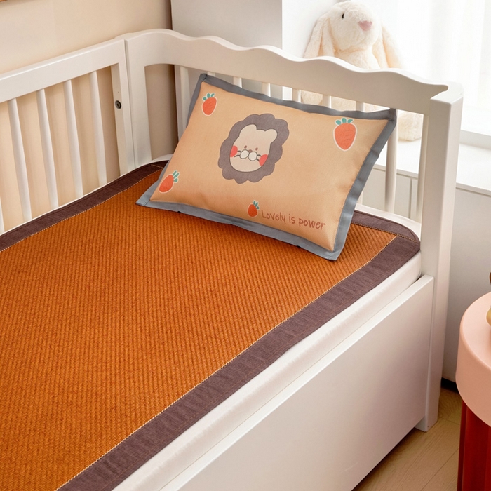 91家纺网 家纺一手货源 找家纺 梵赫 2025新款大版儿童冰丝枕套幼儿园枕套 萌宠小狮子