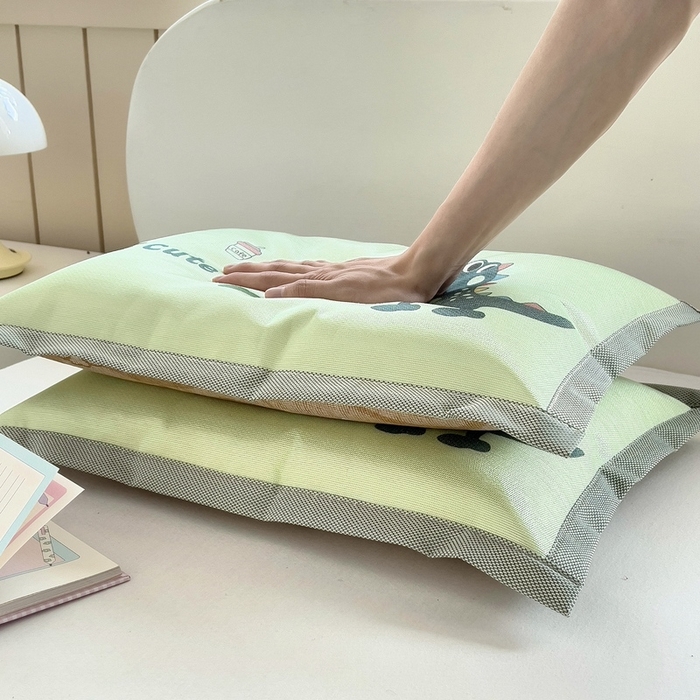 91家纺网 家纺一手货源 找家纺 梵赫 2025新款大版儿童冰丝枕套幼儿园枕套 俏皮恐龙