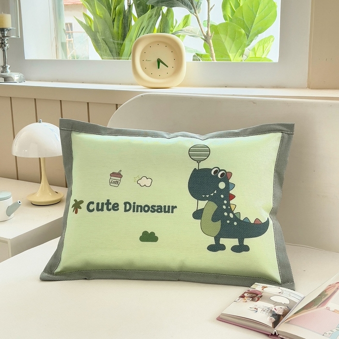 91家纺网 家纺一手货源 找家纺 梵赫 2025新款大版儿童冰丝枕套幼儿园枕套 俏皮恐龙