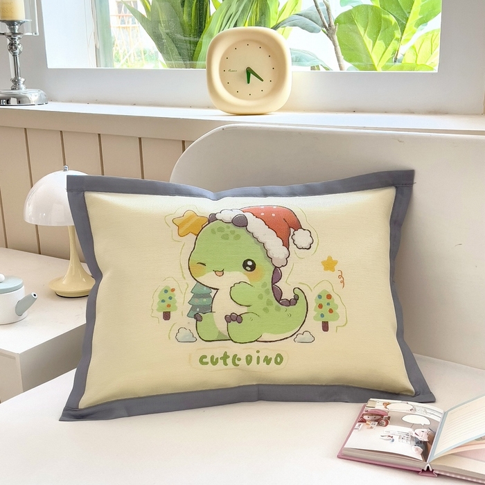 91家纺网 家纺一手货源 找家纺 梵赫 2025新款大版儿童冰丝枕套幼儿园枕套 圣诞恐龙