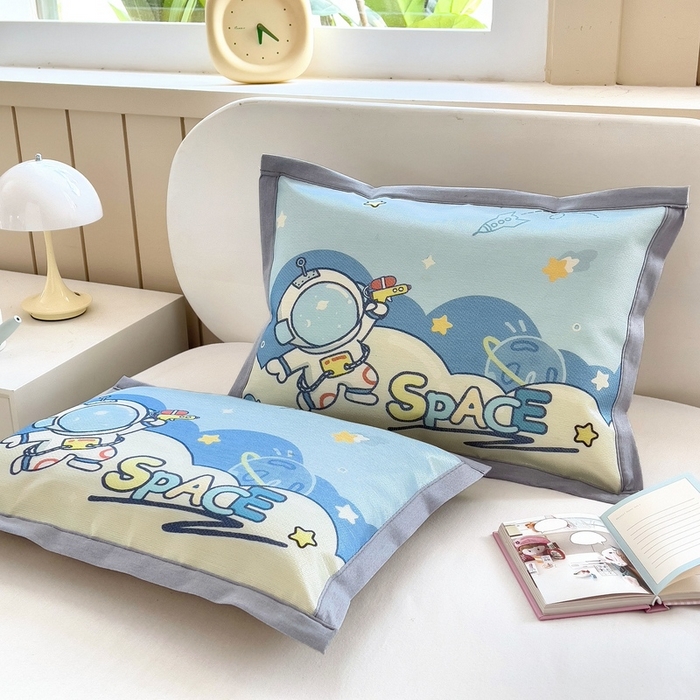 91家纺网 家纺一手货源 找家纺 梵赫 2025新款大版儿童冰丝枕套幼儿园枕套 星际旅行