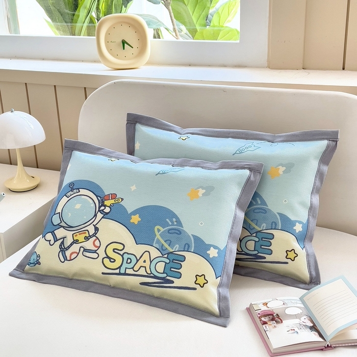 91家纺网 家纺一手货源 找家纺 梵赫 2025新款大版儿童冰丝枕套幼儿园枕套 星际旅行