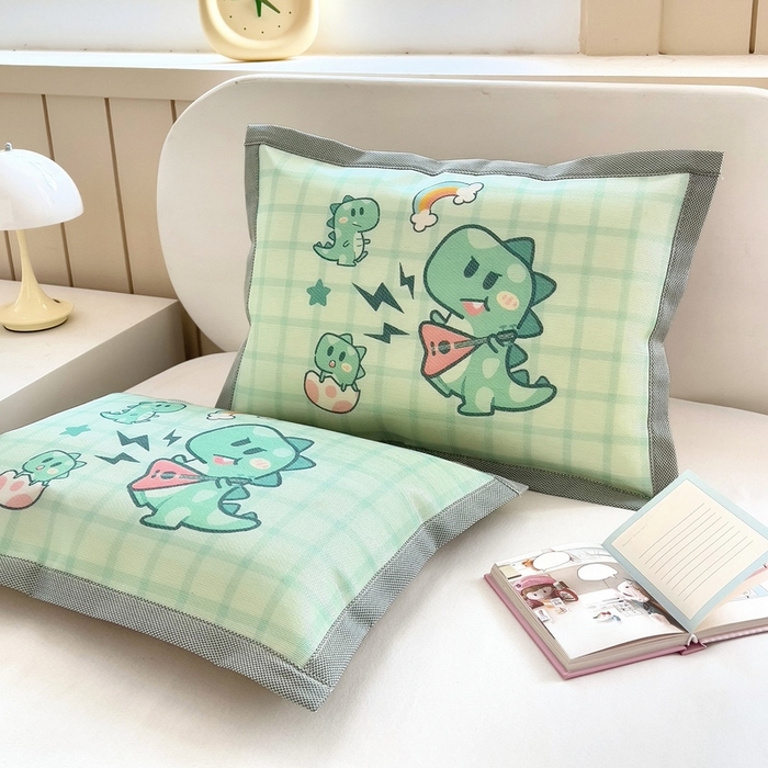 91家纺网 家纺一手货源 找家纺 梵赫 2025新款大版儿童冰丝枕套幼儿园枕套 音乐恐龙