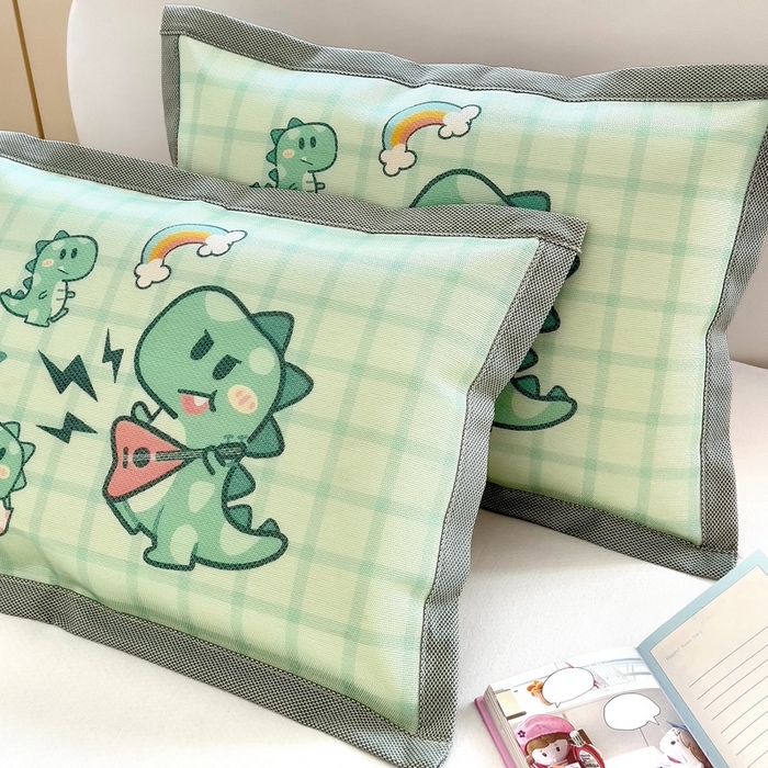 91家纺网 家纺一手货源 找家纺 梵赫 2025新款大版儿童冰丝枕套幼儿园枕套 音乐恐龙