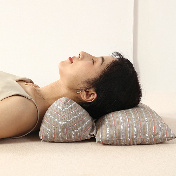 91家纺网 家纺一手货源 找家纺 梦叶草 2025新款全棉水洗棉三角牵引组合荞麦枕 枕头护颈枕芯 三角牵引组合荞麦枕-咖色