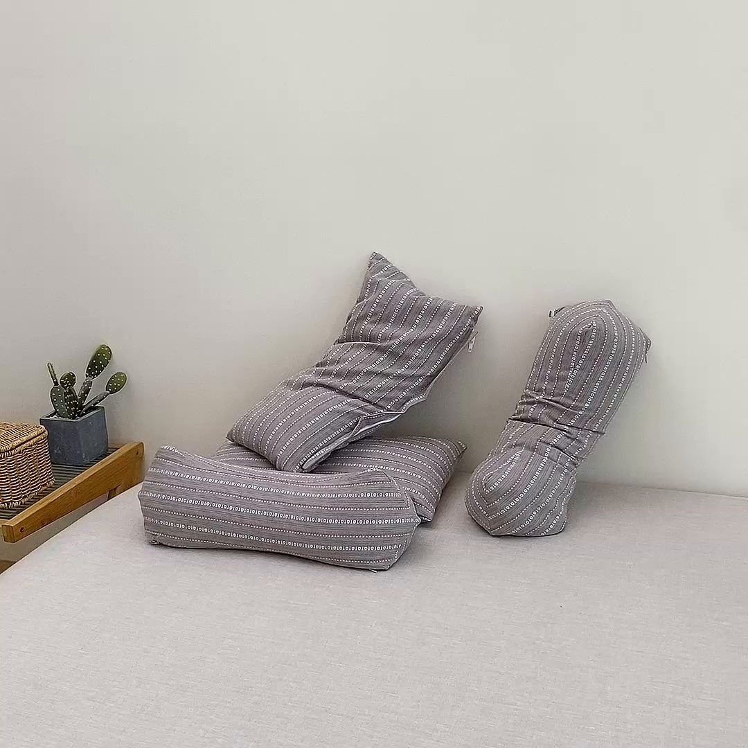 91家纺网 家纺一手货源 找家纺 梦叶草 2025新款全棉水洗棉三角牵引组合荞麦枕 枕头护颈枕芯 三角牵引组合荞麦枕-咖色