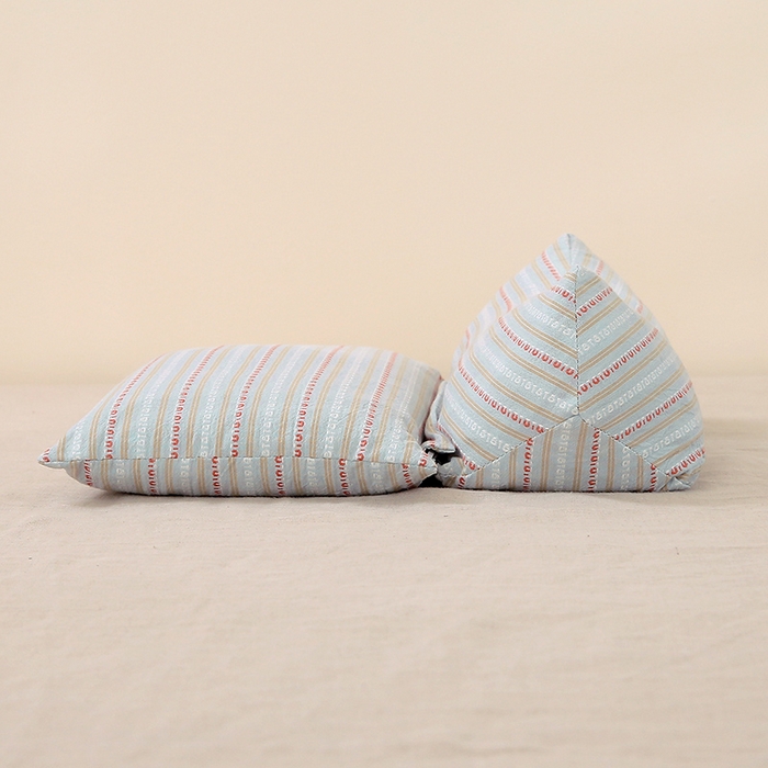 91家纺网 家纺一手货源 找家纺 梦叶草 2025新款全棉水洗棉三角牵引组合荞麦枕 枕头护颈枕芯 三角牵引组合荞麦枕-米兰