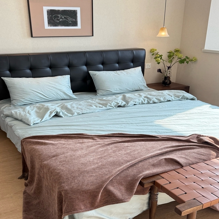 91家纺网 家纺一手货源 找家纺 芯氧 2025新款亚朵星球纯色全棉四件套 静湖蓝