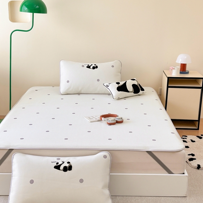 91家纺网 家纺一手货源 找家纺 （总）禧禾 2025新款A类7A抗菌600D冰丝数码印花刺绣凉席席子-熊猫趴趴