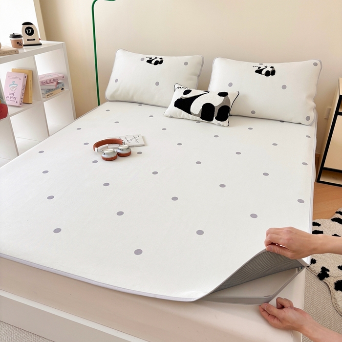 91家纺网 家纺一手货源 找家纺 （总）禧禾 2025新款A类7A抗菌600D冰丝数码印花刺绣凉席席子-熊猫趴趴