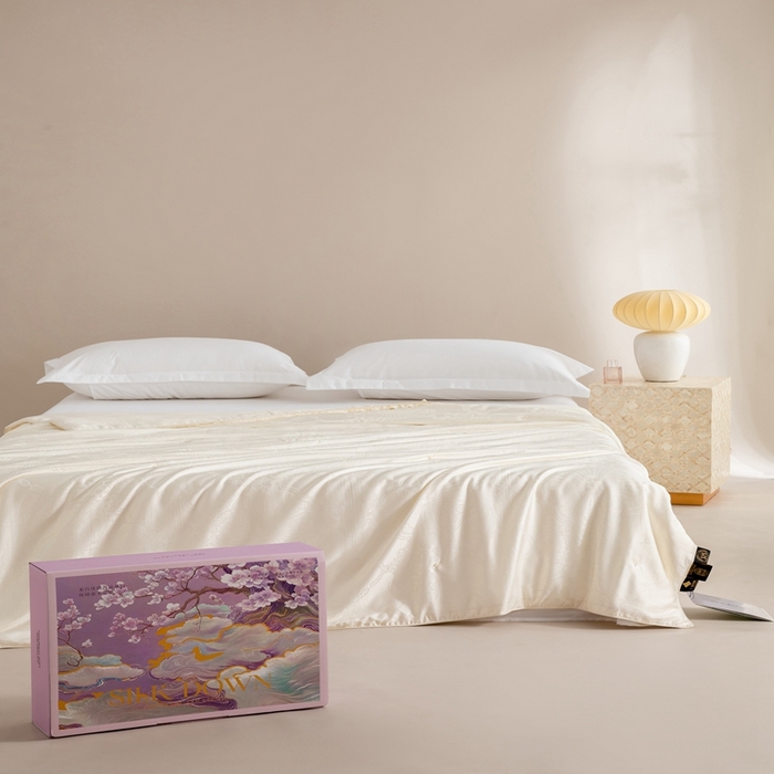 91家纺网 家纺一手货源 找家纺 2025新款SUN YOUNG系列高端蚕丝被【尚云锦纯蚕丝春秋被】 尚云锦白色