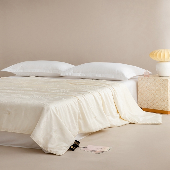 91家纺网 家纺一手货源 找家纺 2025新款SUN YOUNG系列高端蚕丝被【尚云锦纯蚕丝春秋被】 尚云锦白色