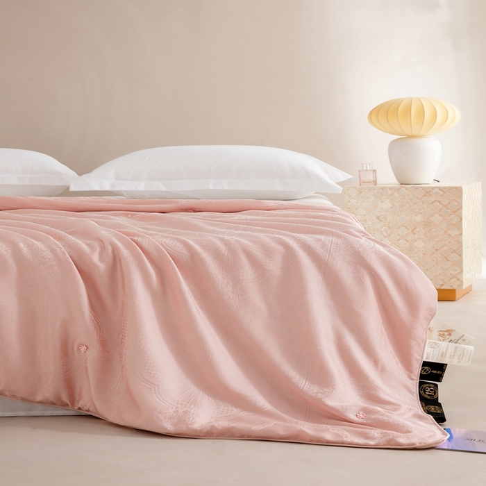 91家纺网 家纺一手货源 找家纺 2025新款SUN YOUNG系列高端蚕丝被【尚云锦纯蚕丝春秋被】 尚云锦粉色