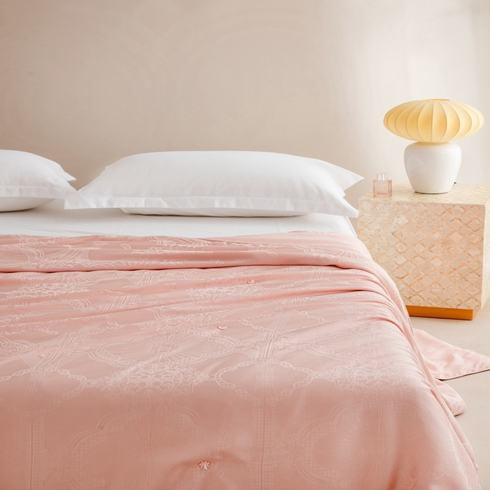 91家纺网 家纺一手货源 找家纺 2025新款SUN YOUNG系列高端蚕丝被【尚云锦纯蚕丝春秋被】 尚云锦粉色