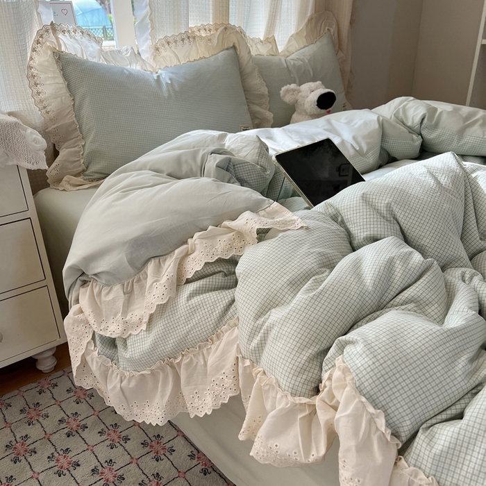 91家纺网 家纺一手货源 找家纺 六巷胡同 2025新款法式小清新全棉色织水洗棉花边款小格子四件套 花边纳卡绿格