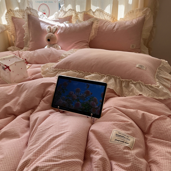 91家纺网 家纺一手货源 找家纺 （总）六巷胡同 2025新款法式小清新全棉色织水洗棉花边款小格子四件套