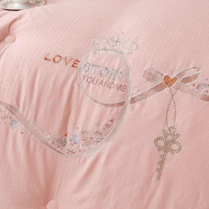 91家纺网 家纺一手货源 找家纺 仲旺居家纺 2025新款元绒棉绣花冬被婚庆冬被立体边被子被芯四季被 豆沙