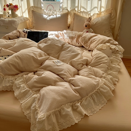 91家纺网 家纺一手货源 找家纺 （总）六巷胡同 2025新款法式小清新全棉色织水洗棉花边款小格子四件套