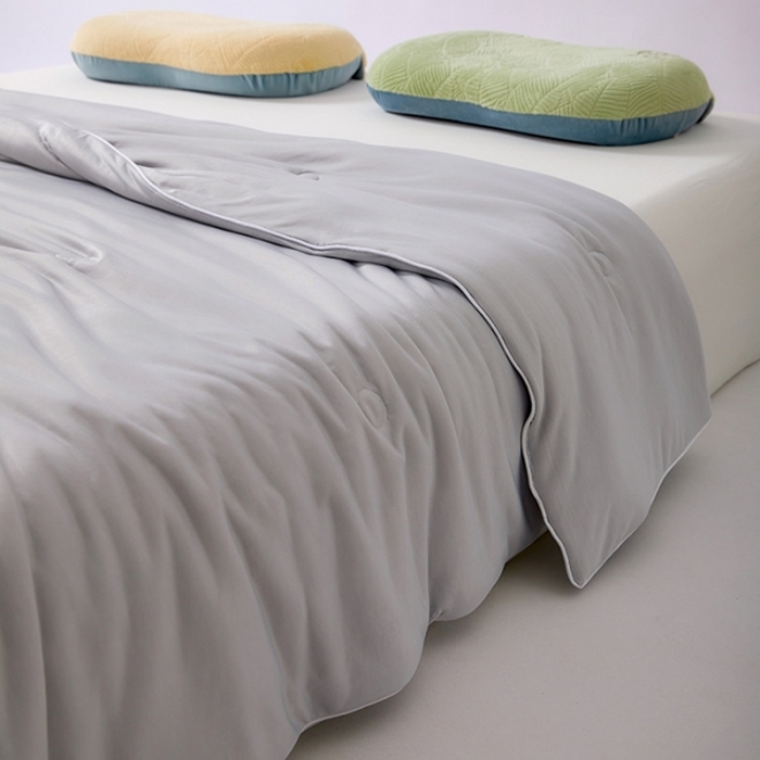 91家纺网 家纺一手货源 找家纺 仲旺居家纺 2025新款100%全锦纶凉感鸭凉感丝夏被冰淇淋夏被夏凉被 高级灰