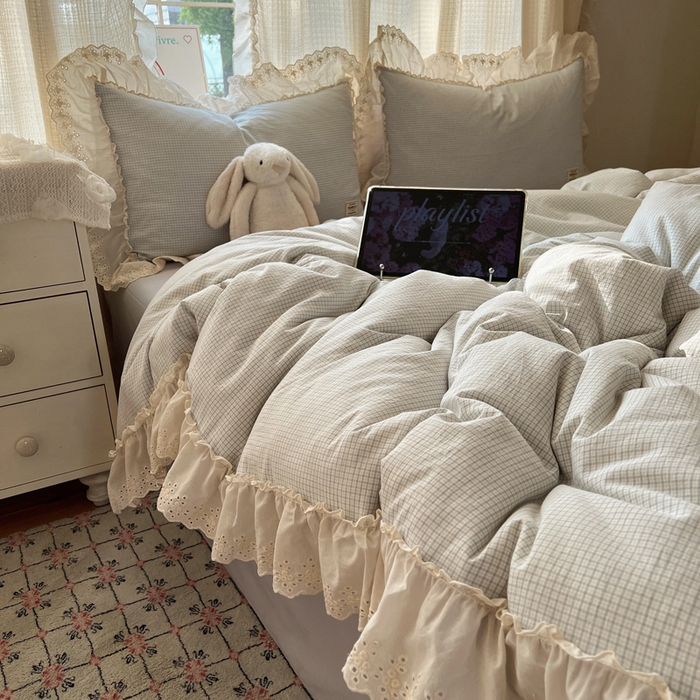 91家纺网 家纺一手货源 找家纺 六巷胡同 2025新款法式小清新全棉色织水洗棉花边款小格子四件套 花边维尔蓝格