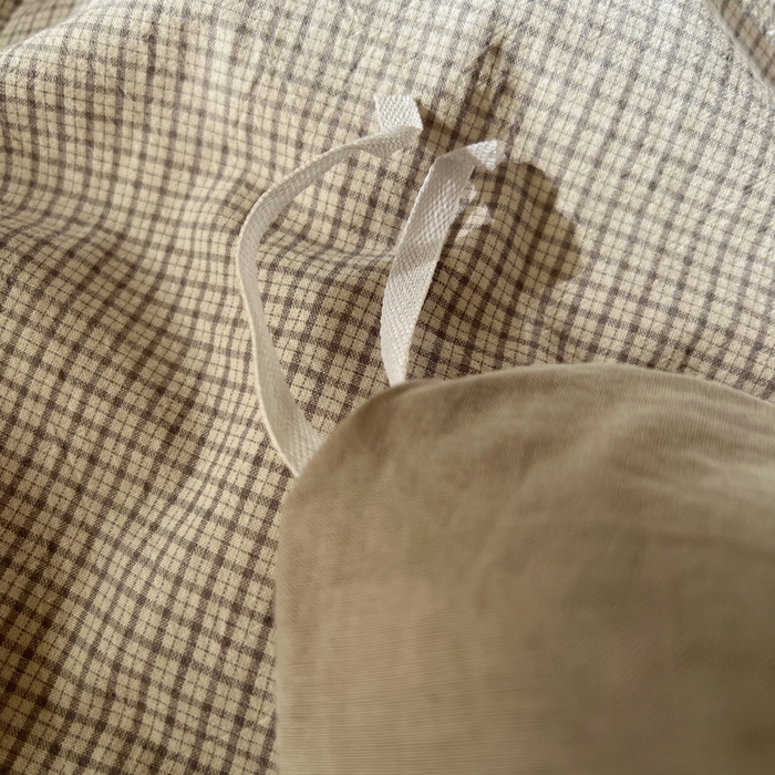 91家纺网 家纺一手货源 找家纺 六巷胡同 2025新款法式小清新全棉色织水洗棉花边款小格子四件套 花边格雷灰格