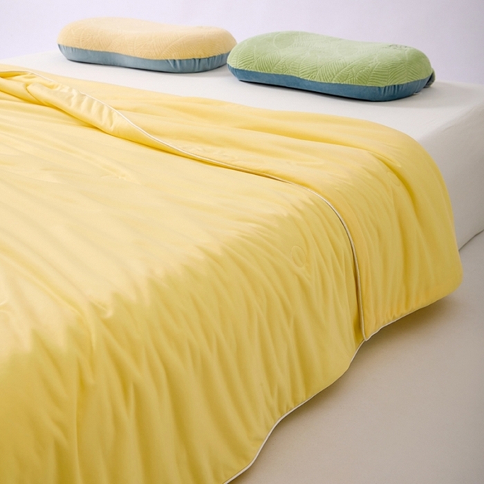 91家纺网 家纺一手货源 找家纺 仲旺居家纺 2025新款100%全锦纶凉感鸭凉感丝夏被冰淇淋夏被夏凉被 明黄