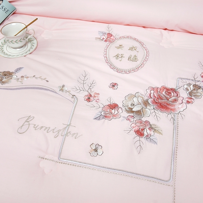 91家纺网 家纺一手货源 找家纺 （总）仲旺居家纺 2025新款60s婚庆被绣花冬被全棉冬被立体边被子被芯四季被春秋被