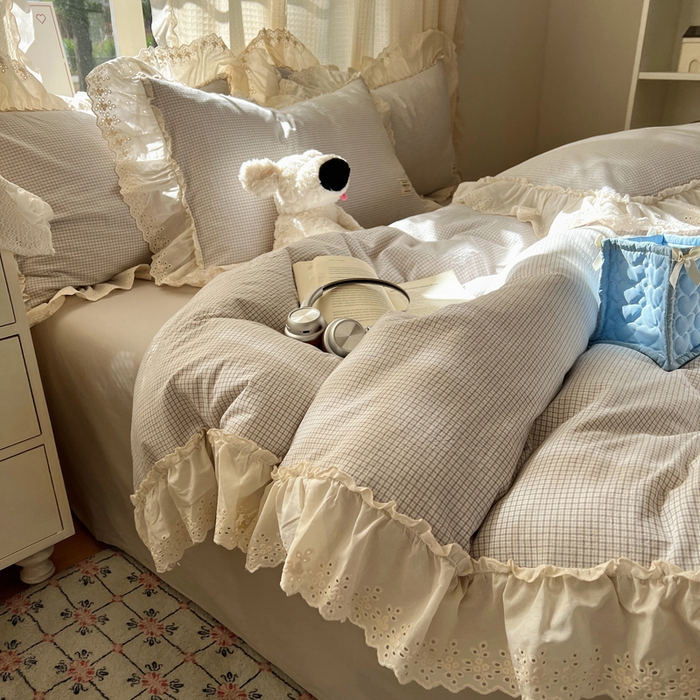 91家纺网 家纺一手货源 找家纺 六巷胡同 2025新款法式小清新全棉色织水洗棉花边款小格子四件套 花边格雷灰格