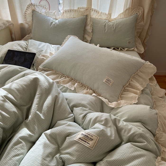 91家纺网 家纺一手货源 找家纺 六巷胡同 2025新款法式小清新全棉色织水洗棉花边款小格子四件套 花边纳卡绿格