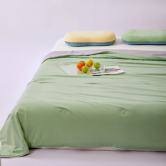 91家纺网 家纺一手货源 找家纺 仲旺居家纺 2025新款100%全锦纶凉感鸭凉感丝夏被冰淇淋夏被夏凉被 浅绿色