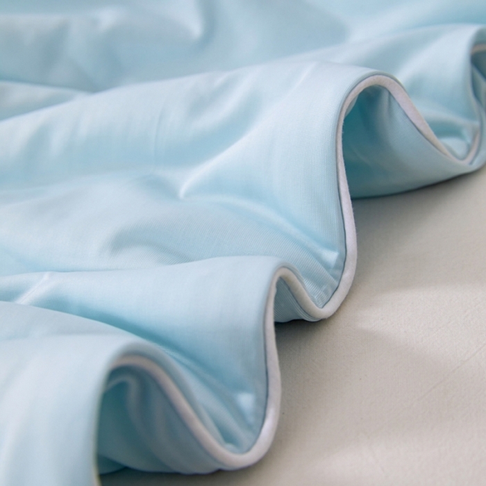 91家纺网 家纺一手货源 找家纺 仲旺居家纺 2025新款100%全锦纶凉感鸭凉感丝夏被冰淇淋夏被夏凉被 晴天蓝