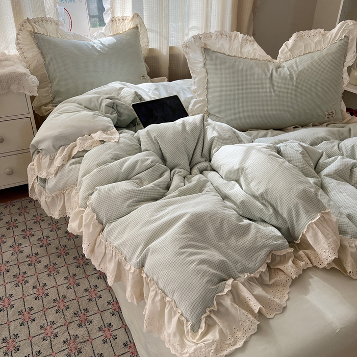 91家纺网 家纺一手货源 找家纺 六巷胡同 2025新款法式小清新全棉色织水洗棉花边款小格子四件套 花边纳卡绿格