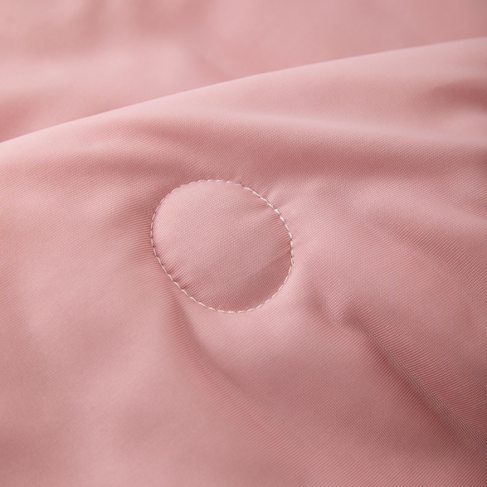 91家纺网 家纺一手货源 找家纺 仲旺居家纺 2025新款100%全锦纶凉感鸭凉感丝夏被冰淇淋夏被夏凉被 豆沙