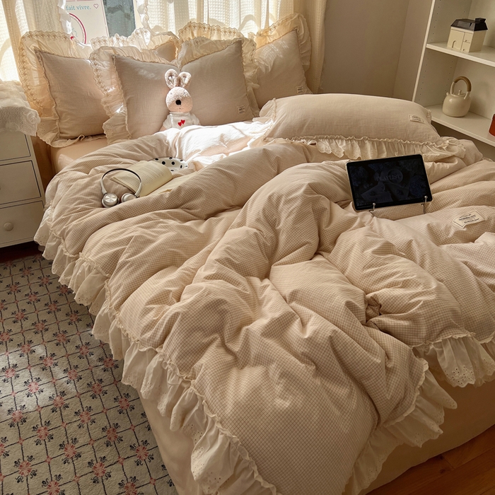 91家纺网 家纺一手货源 找家纺 六巷胡同 2025新款法式小清新全棉色织水洗棉花边款小格子四件套 花边加里咖格