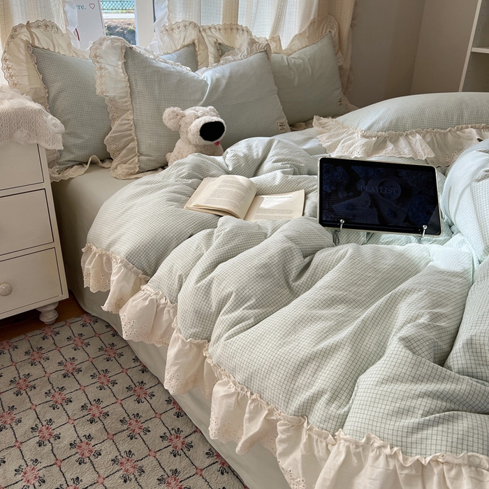 91家纺网 家纺一手货源 找家纺 六巷胡同 2025新款法式小清新全棉色织水洗棉花边款小格子四件套 花边纳卡绿格